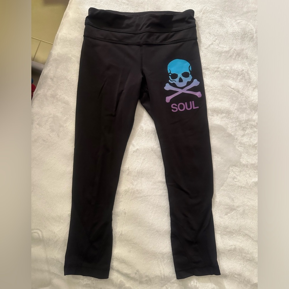Lululemon soul cycle size 4 black capri leggings. Excellent condition. RARE